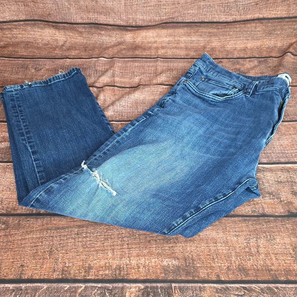Joseph Abboud Blue Jeans with Distressed Details Size 38x30 Slim Fit AQ-1150